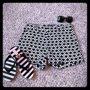 Like New Ladies Black & White Shorts